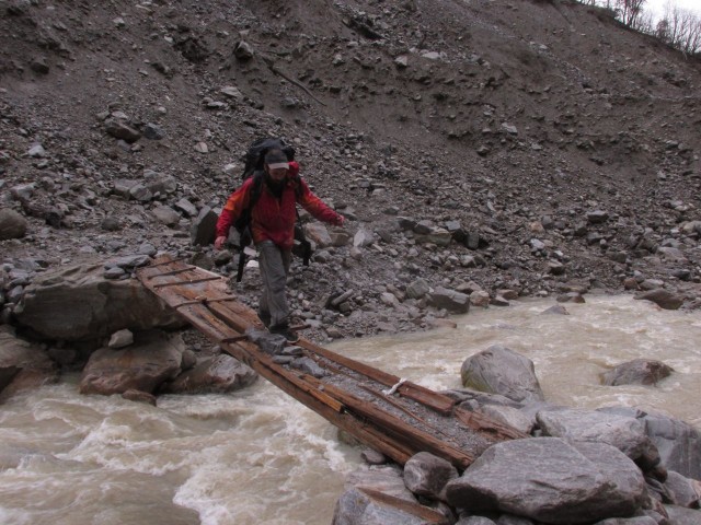 Crossing the Kafni River.